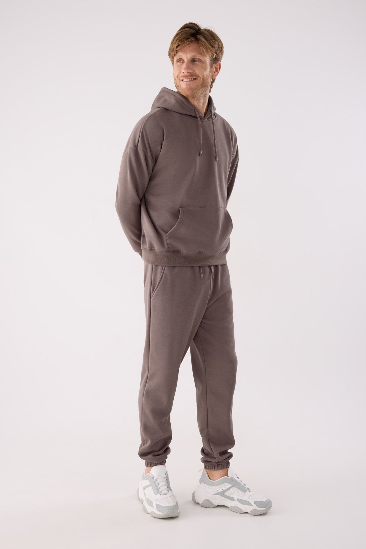 Sudadera sportiva uomo afelpada con capucha marrón