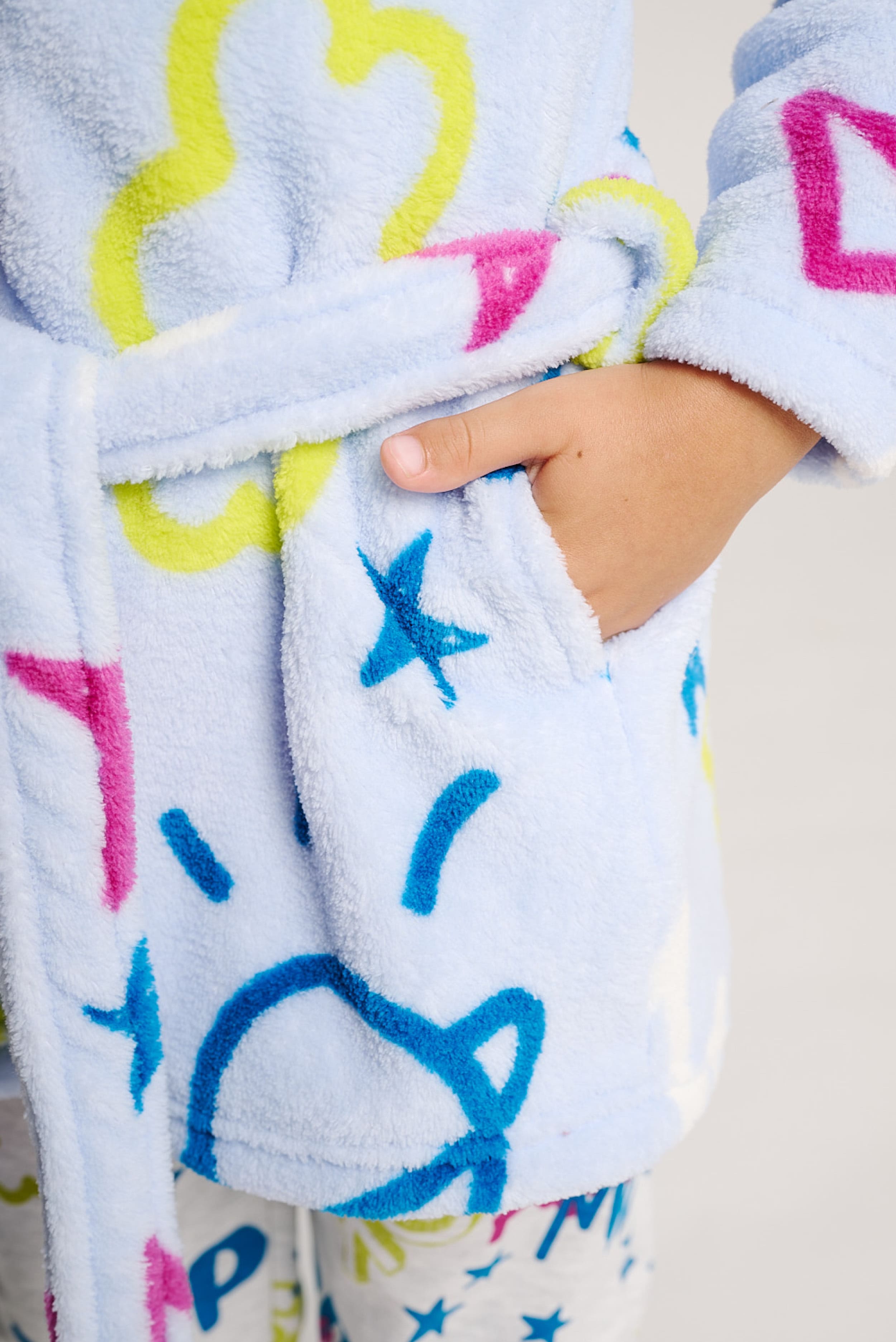8031001-2-bata-infantil-estampado-estrellas-y-coronas