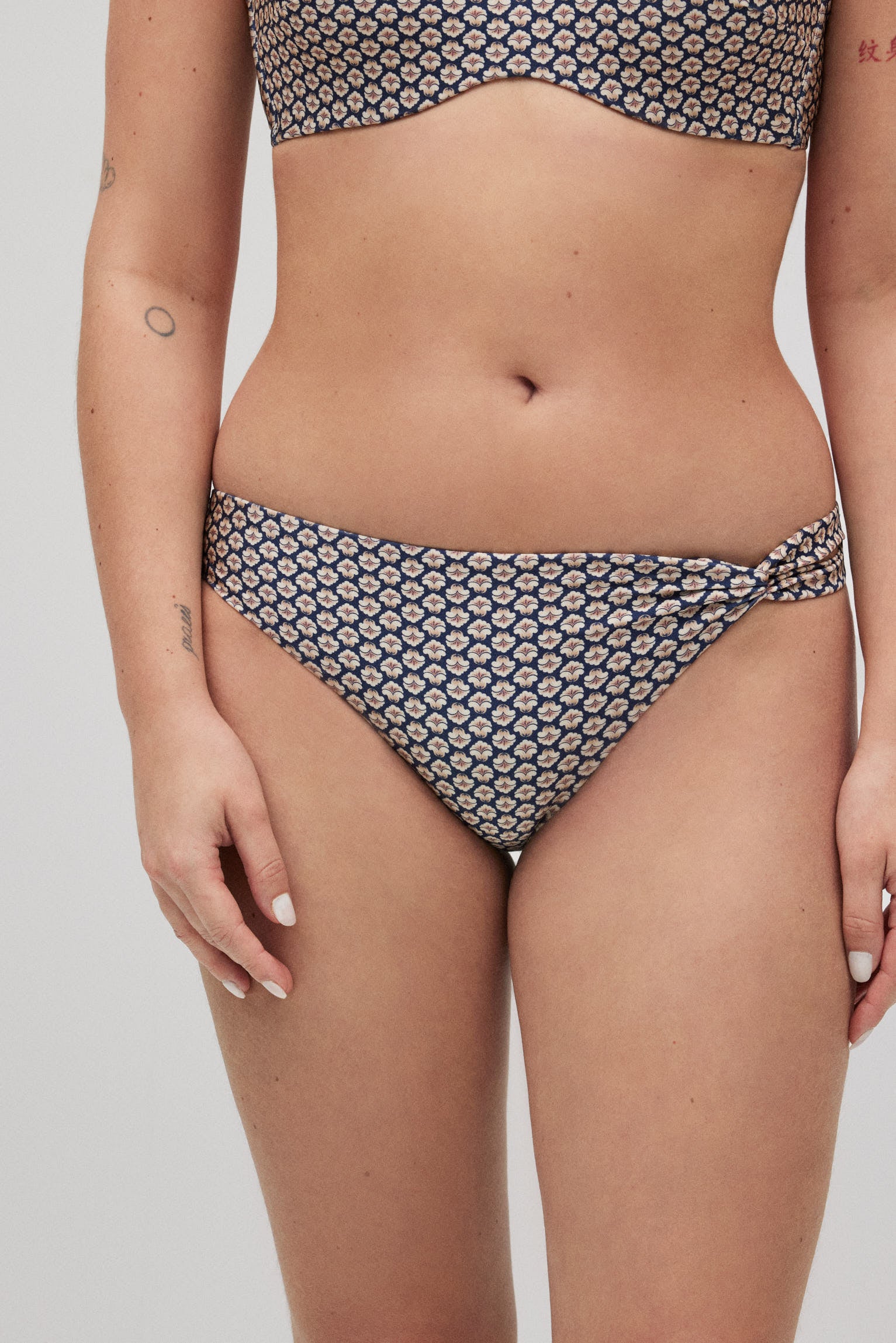 Slip bikini con stampa glitter