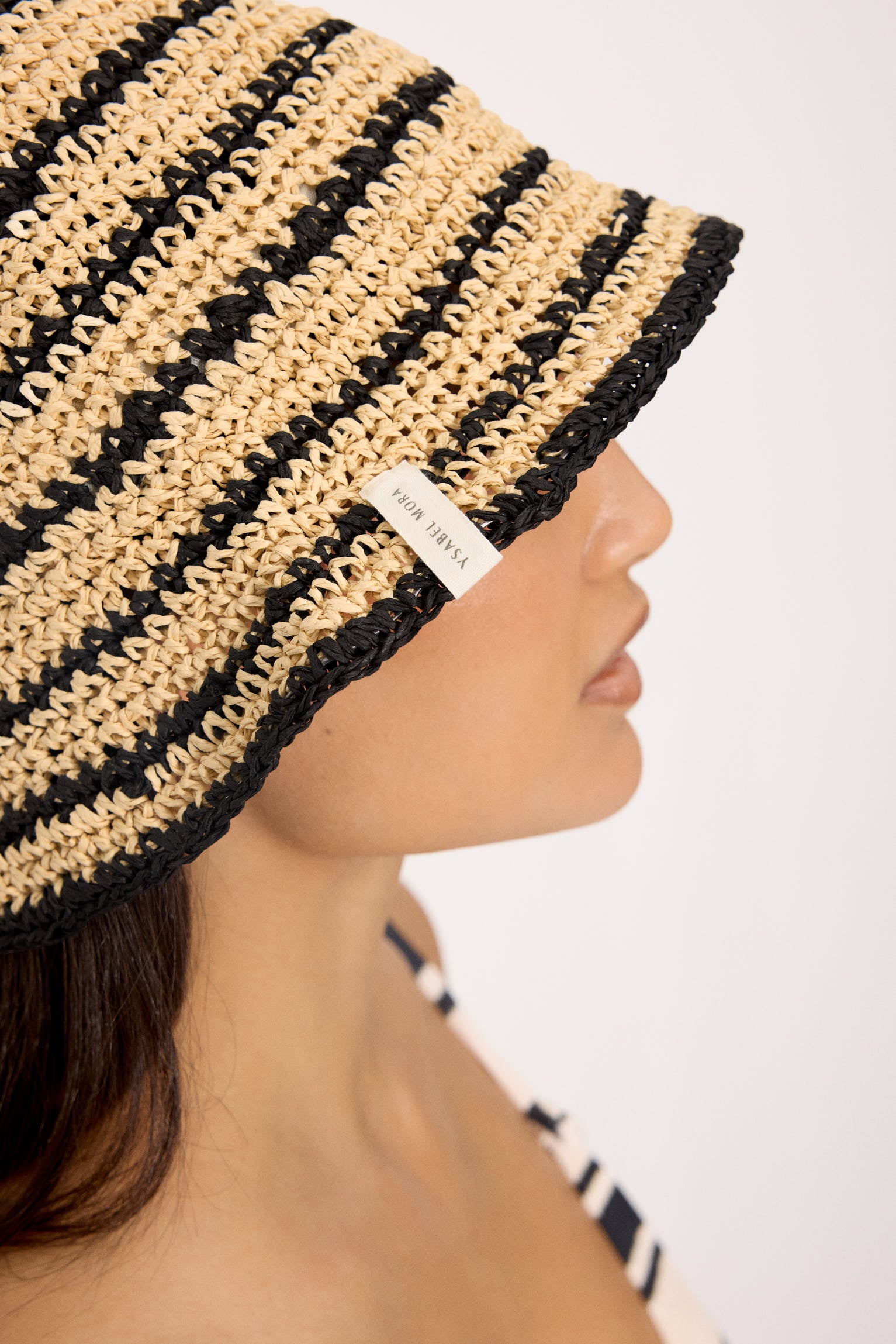 Cappello in rafia a righe con tesa modellabile