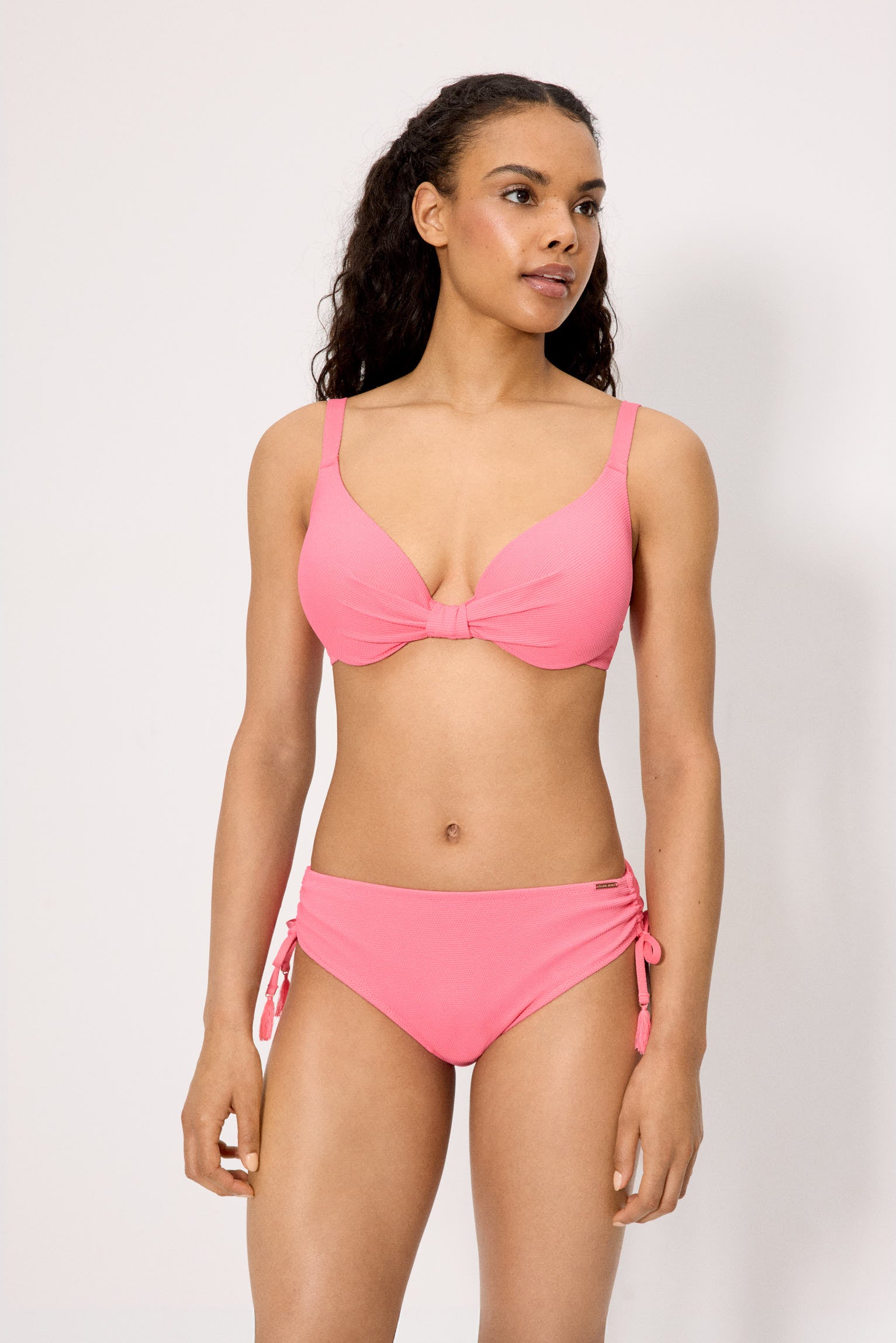 Bikini in piqué rosa con top con ferretto e slip modellante, coppa C