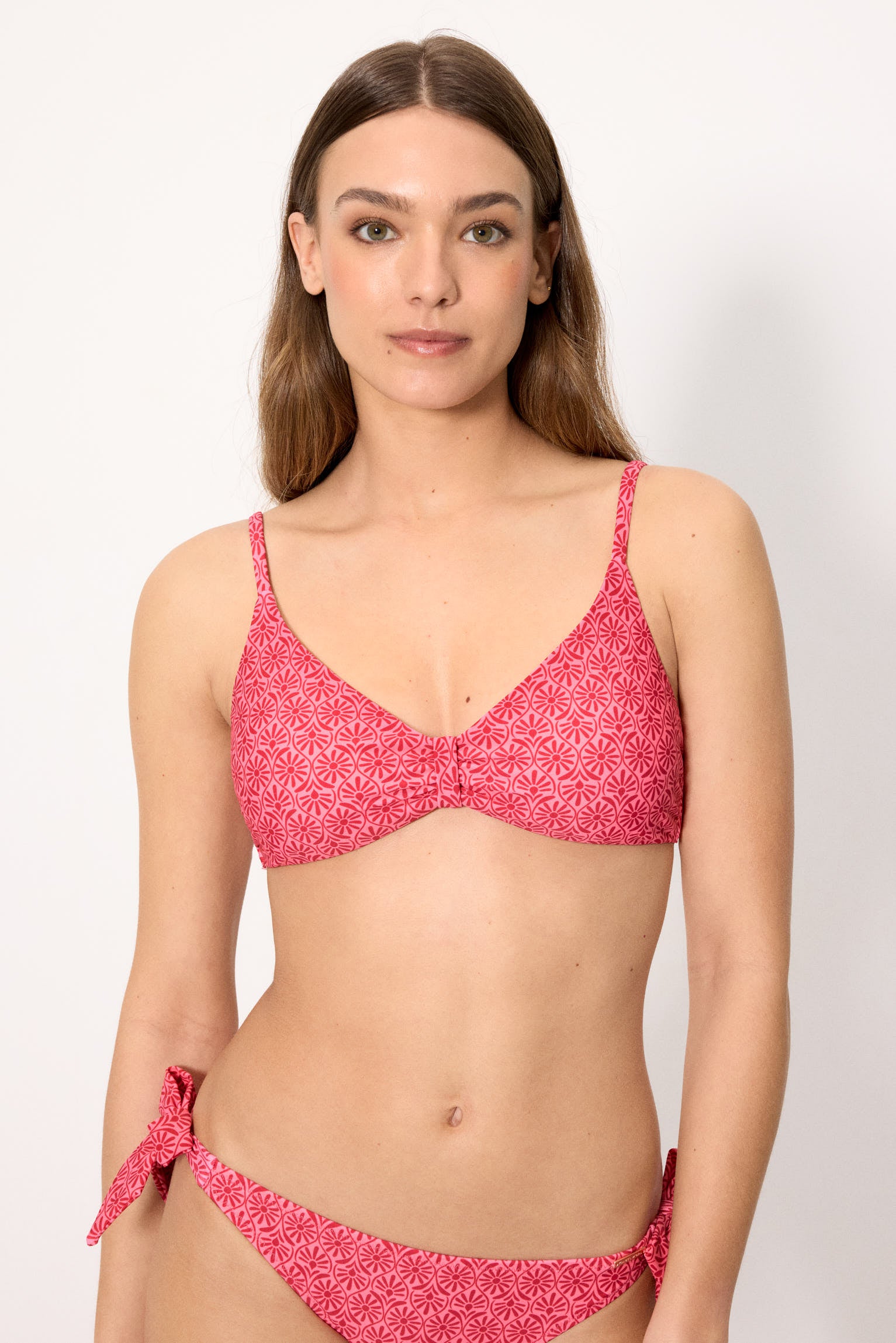 Reggiseno bikini a triangolo con stampa floreale rosa e rossa, coppa B