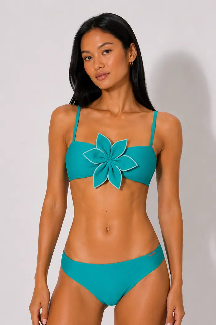 Top bikini a fascia turchese con fiore centrale