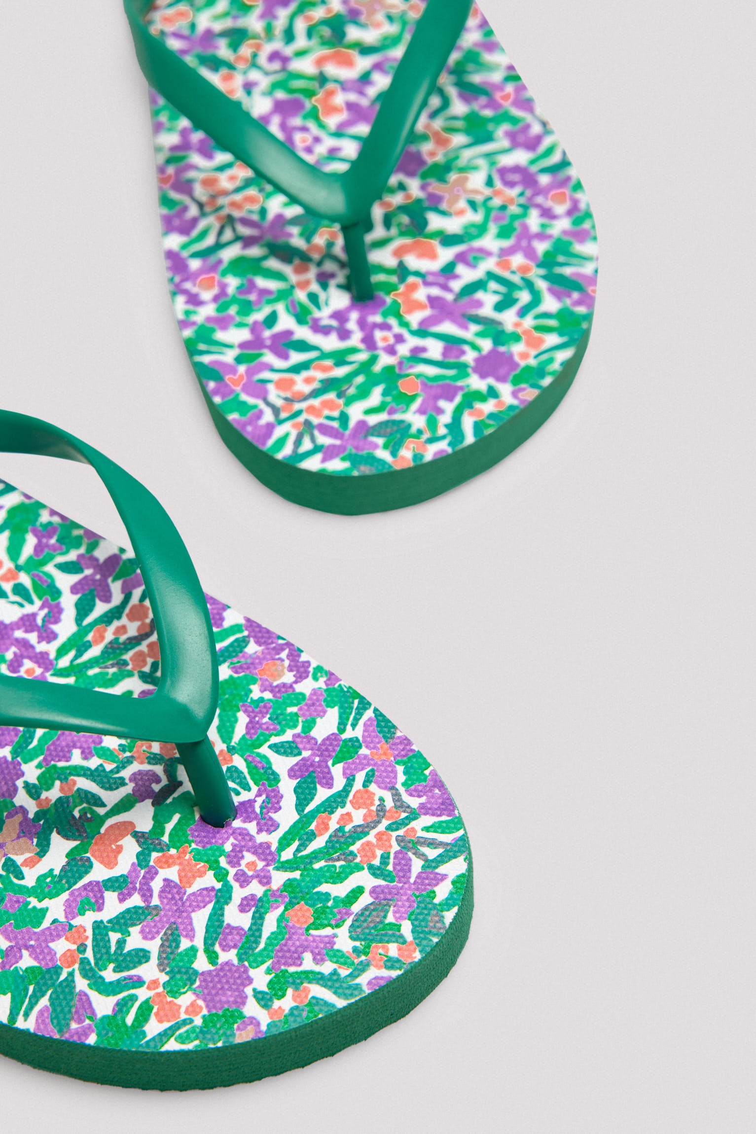 86193-4-chanclas-estampado-floral-mujer-ysabel-mora-multicolor