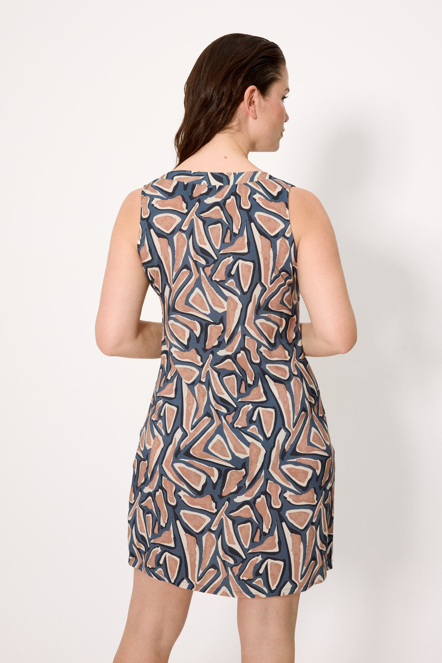 86236-vestido-mujer-verano-corto-recto-tirantes-estampado