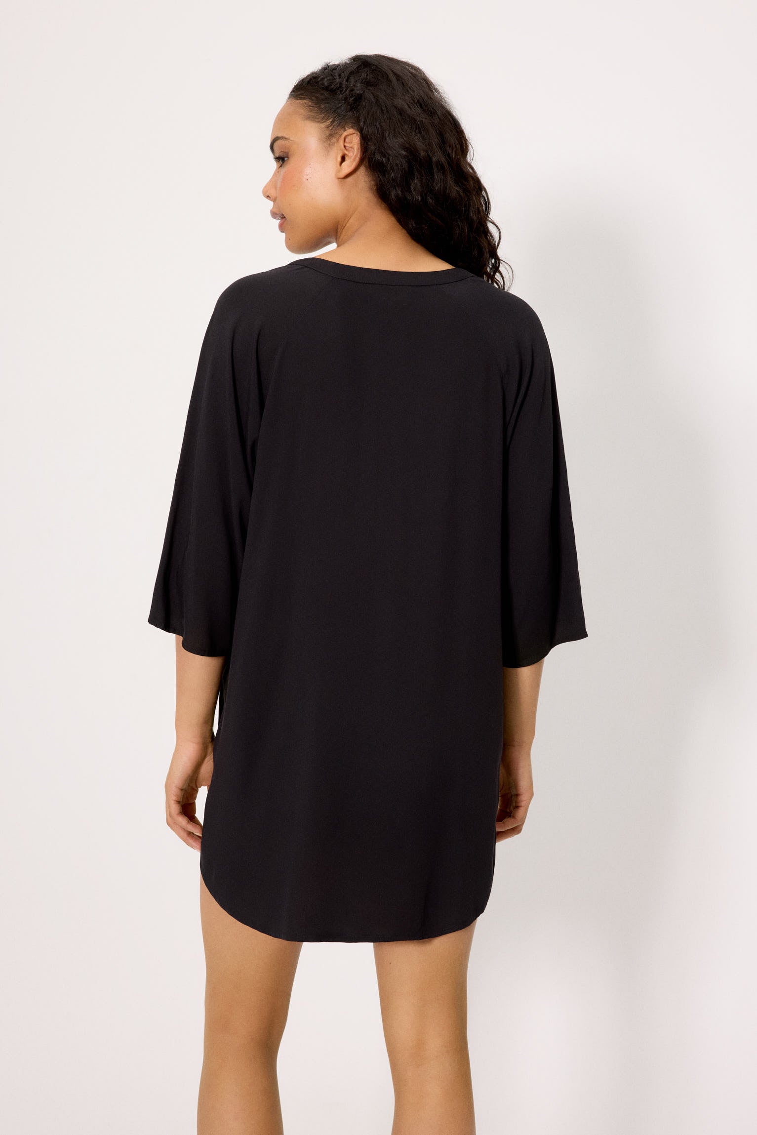 86278-camisa-larga-media-manga-negra