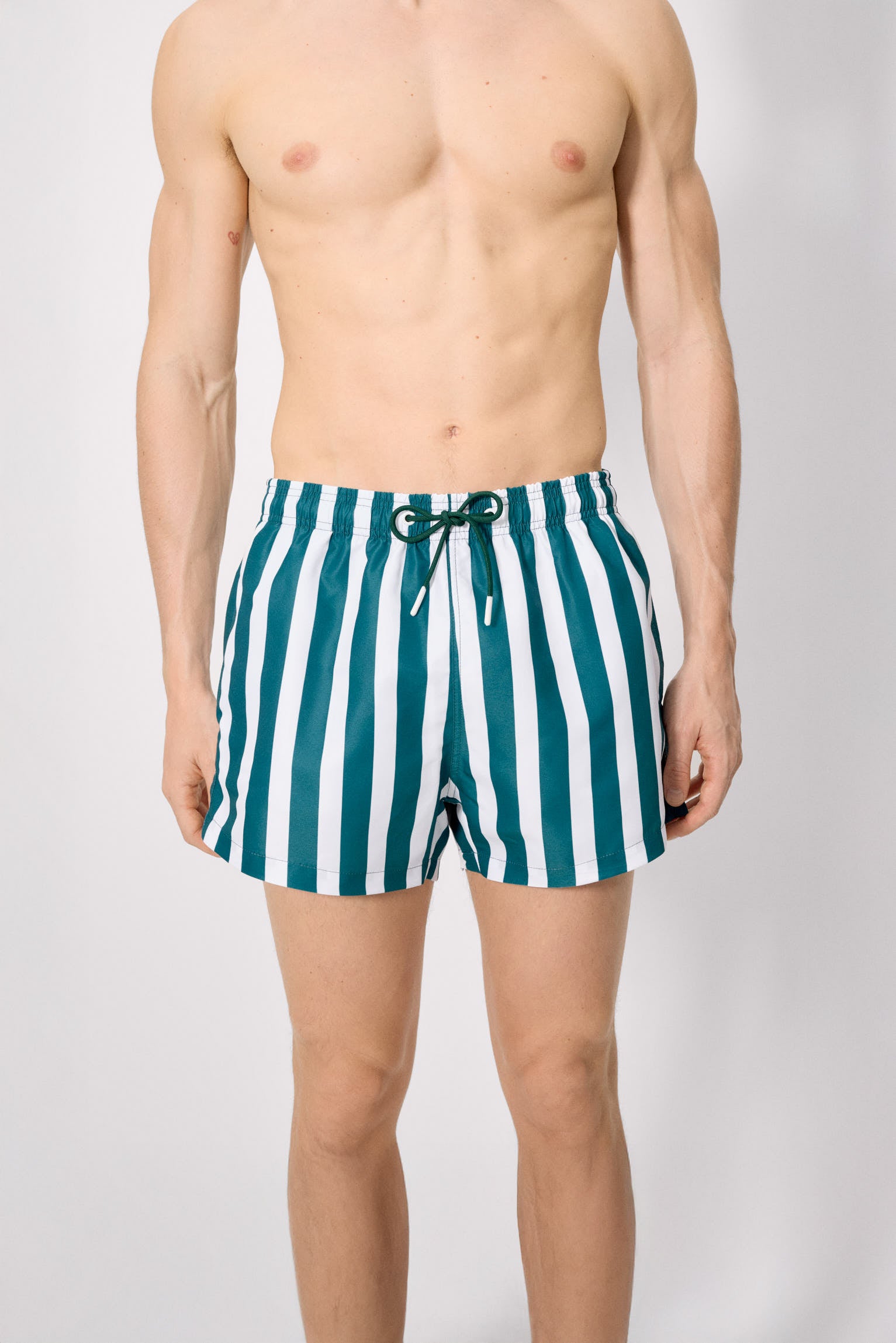 Costume da bagno corto con stampa a righe larghe