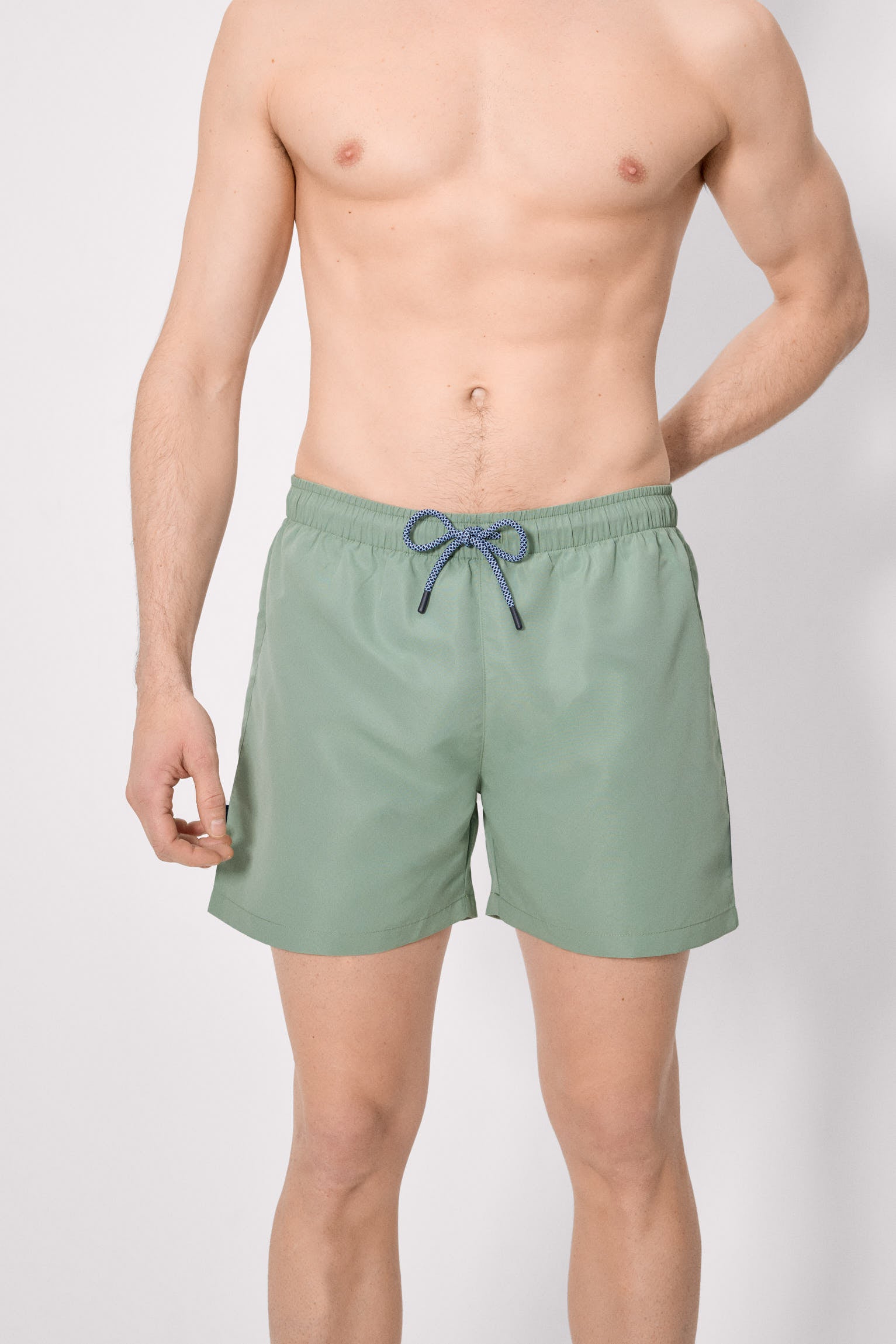 Costume da bagno basic verde di media lunghezza