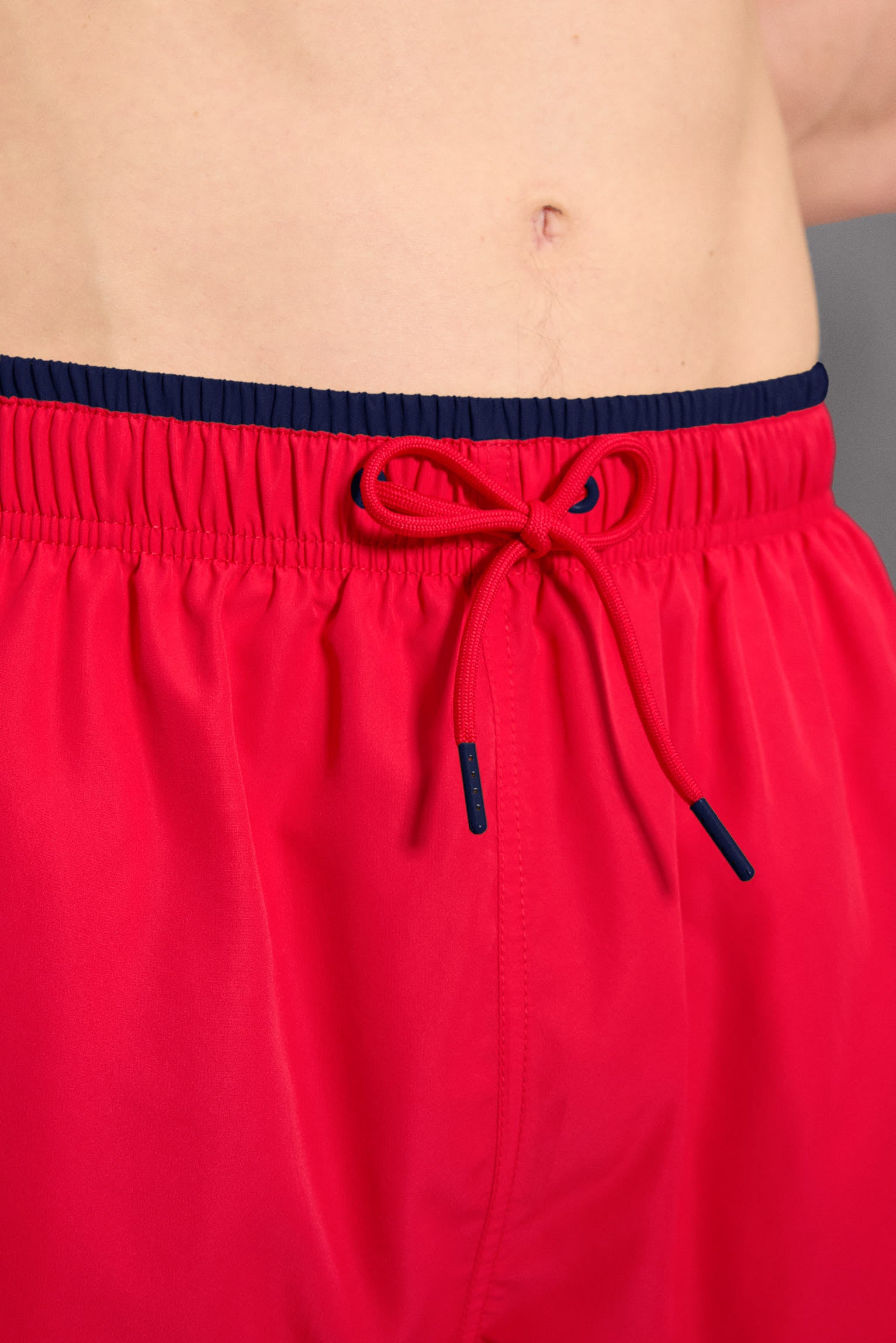 Costume da bagno intero con dettaglio in vita rosso