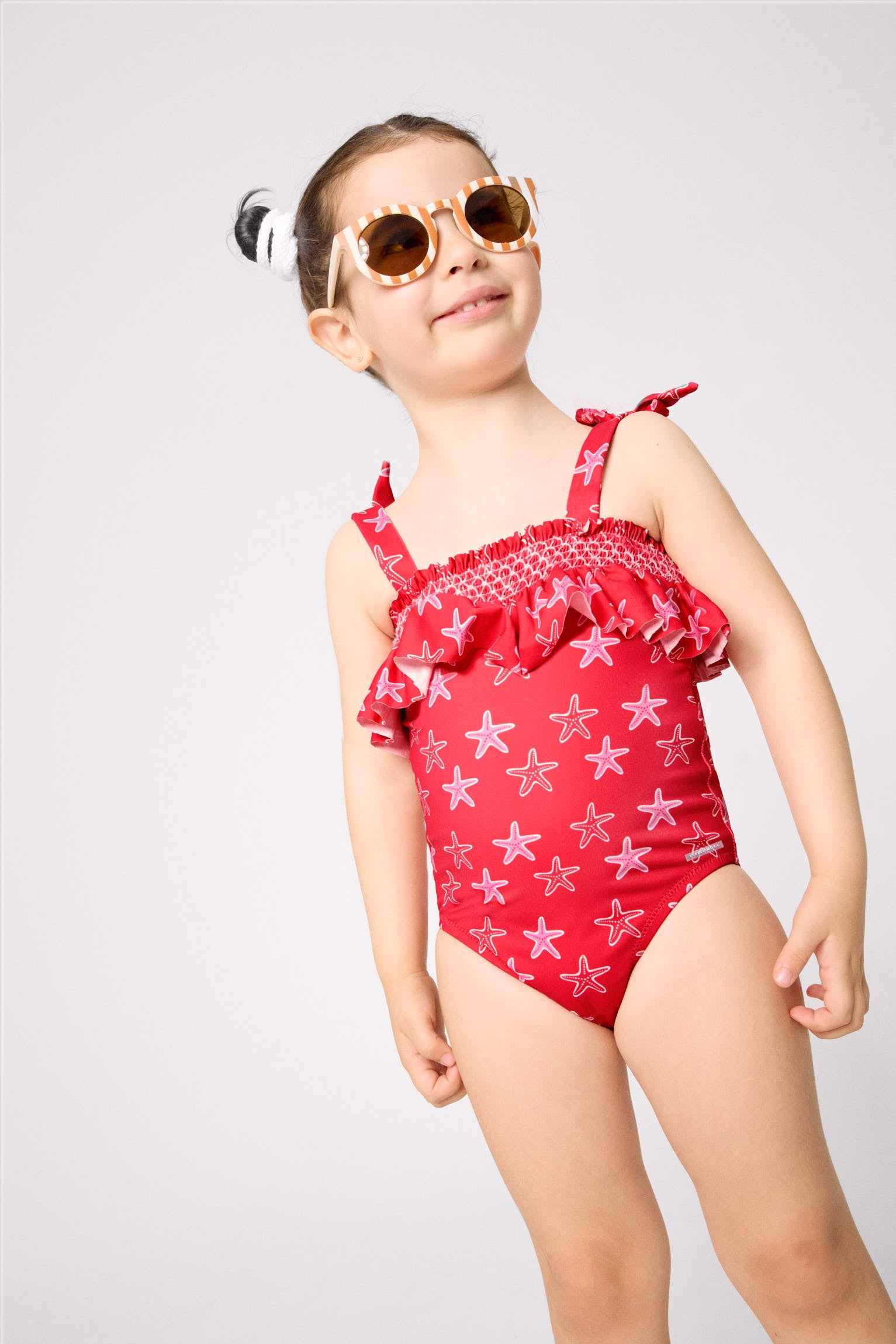 Costume da bagno da bambina con volant stampato a stelle marine