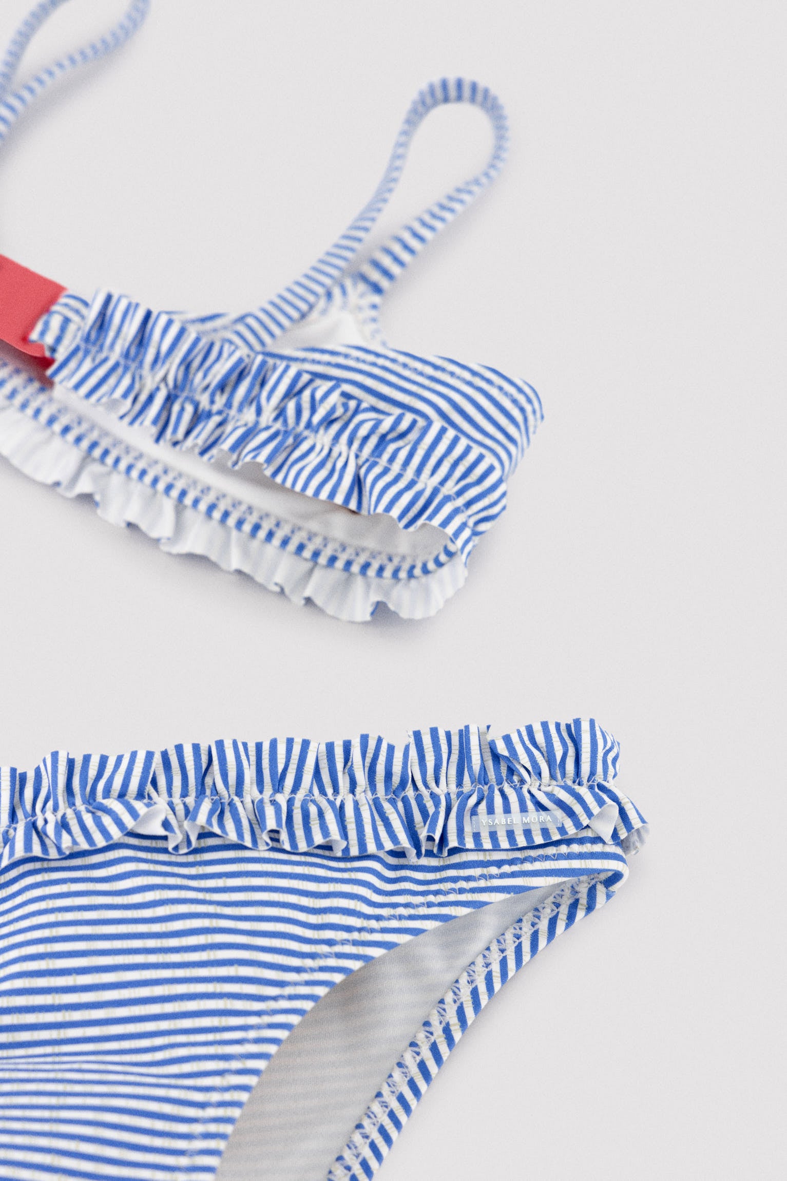 Bikini da bambina con fiocco e arricciatura, stampa a righe