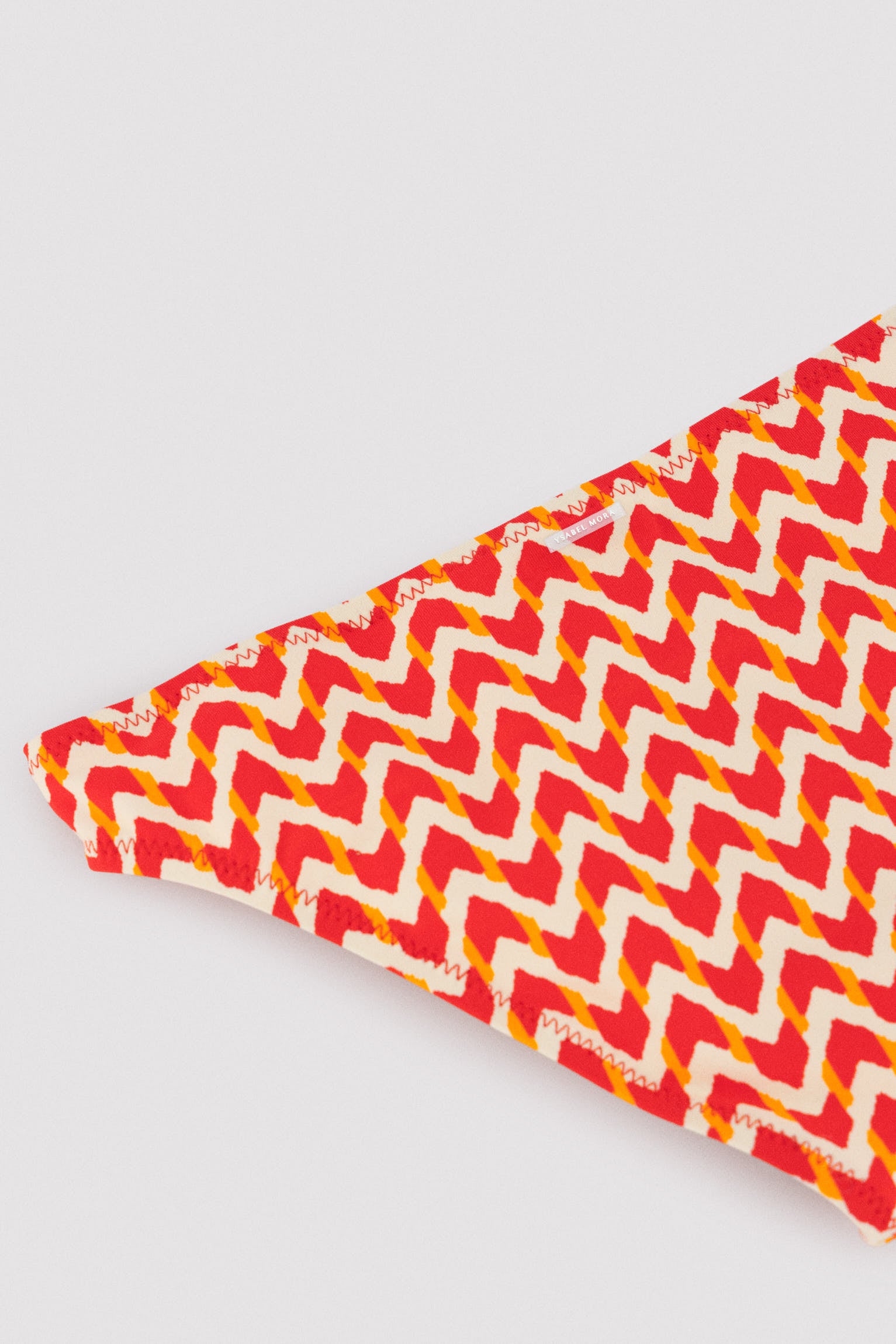 Bikini asimmetrico per bambine con dettaglio volant con stampa etnica