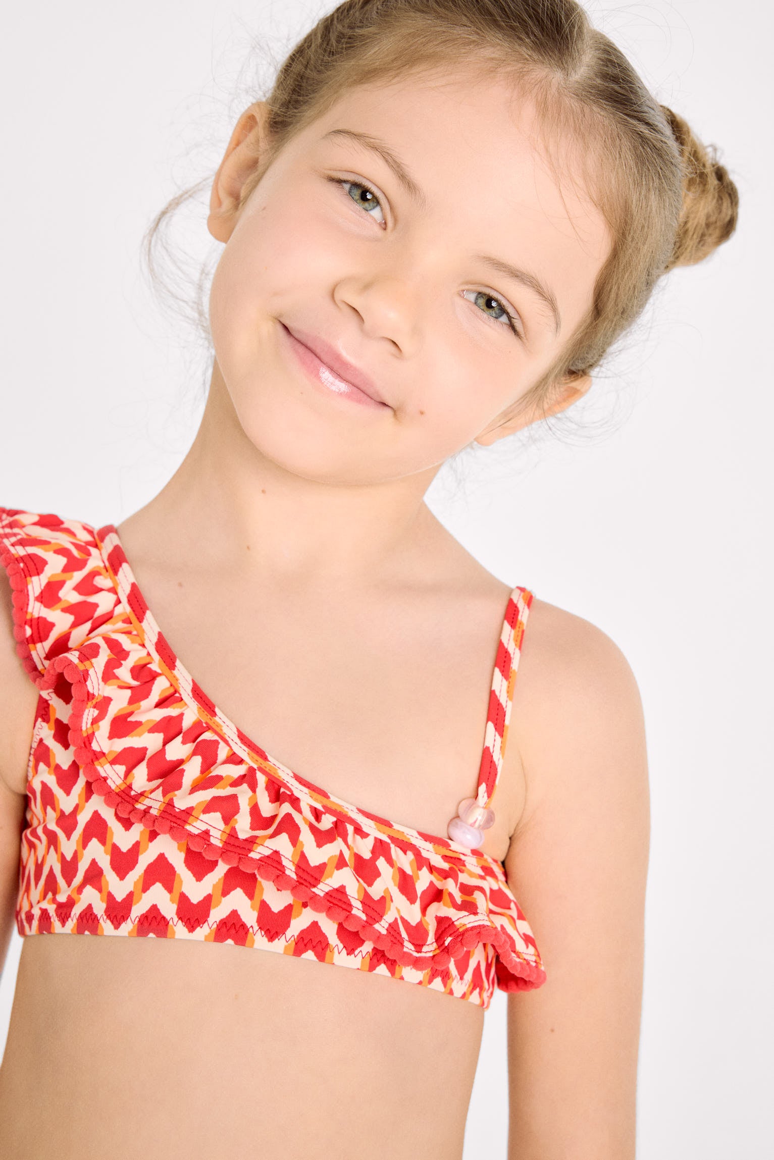 Bikini asimmetrico per bambine con dettaglio volant con stampa etnica