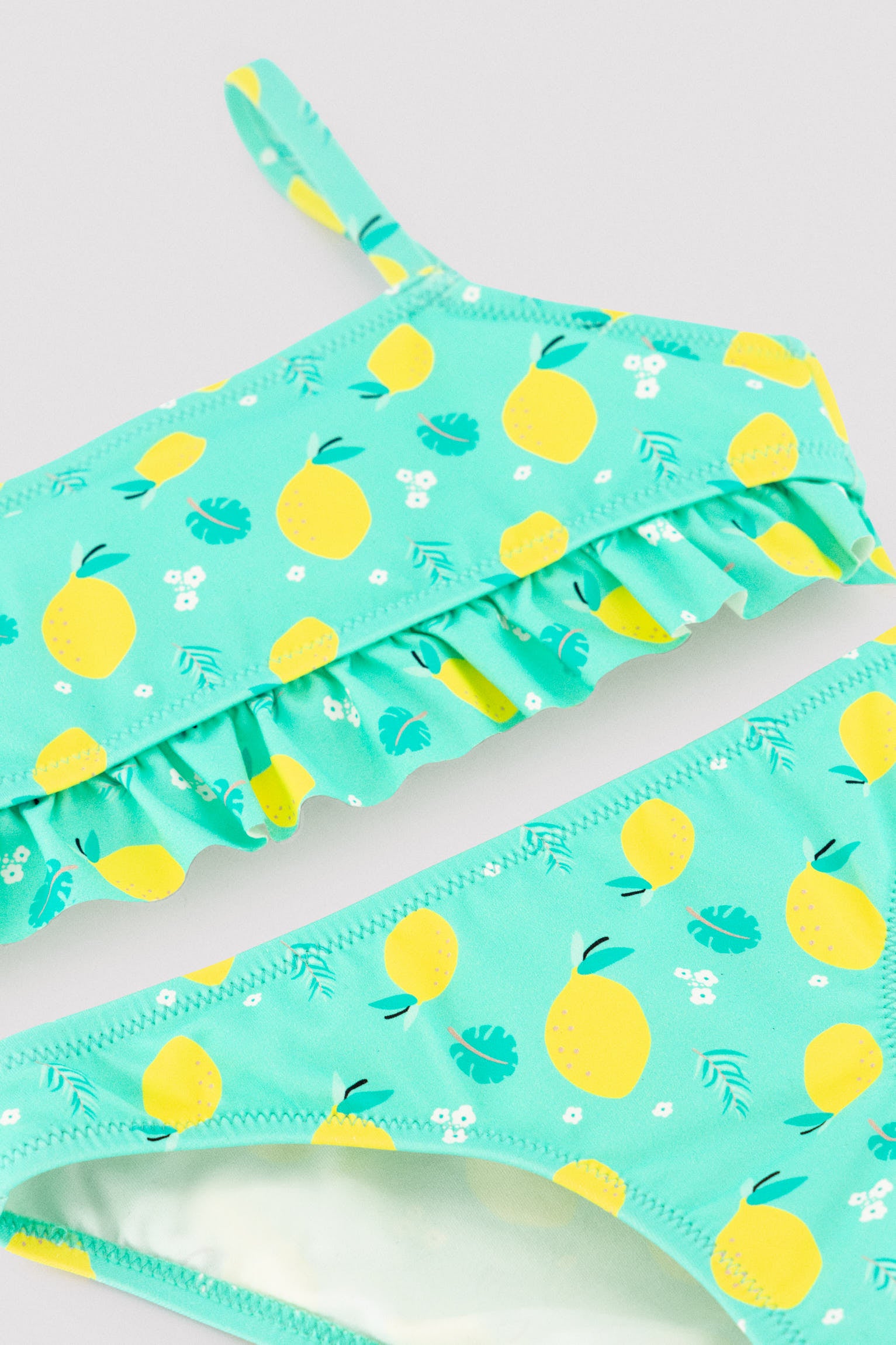 Bikini niña detalle volante estampado limones - Ysabel Mora