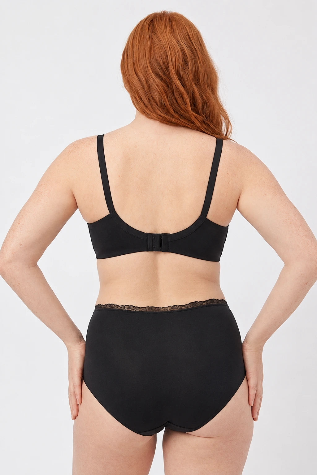 Slip a vita alta con dettagli in pizzo nero