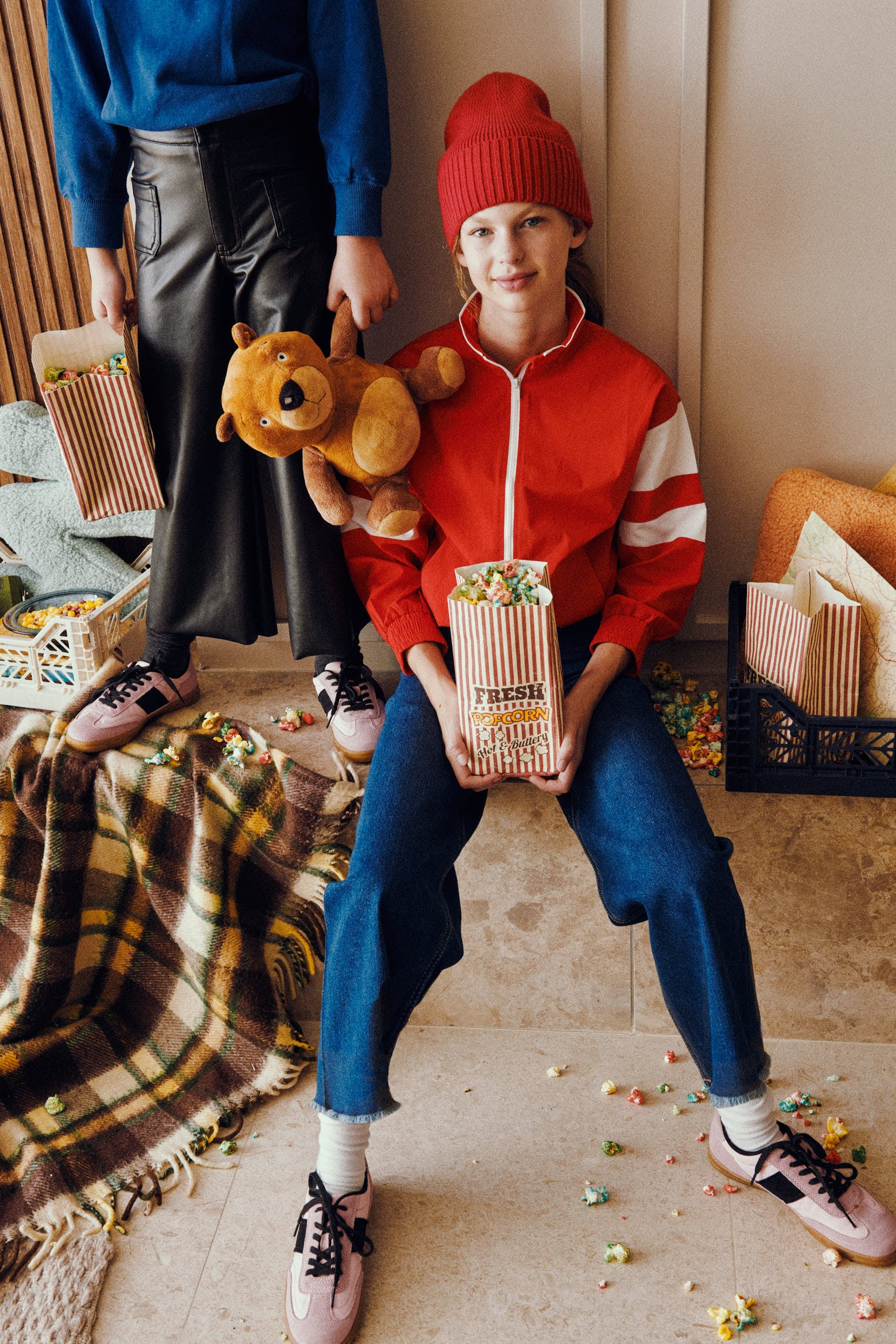 Pantaloni da bambina in denim blu navy a gamba larga