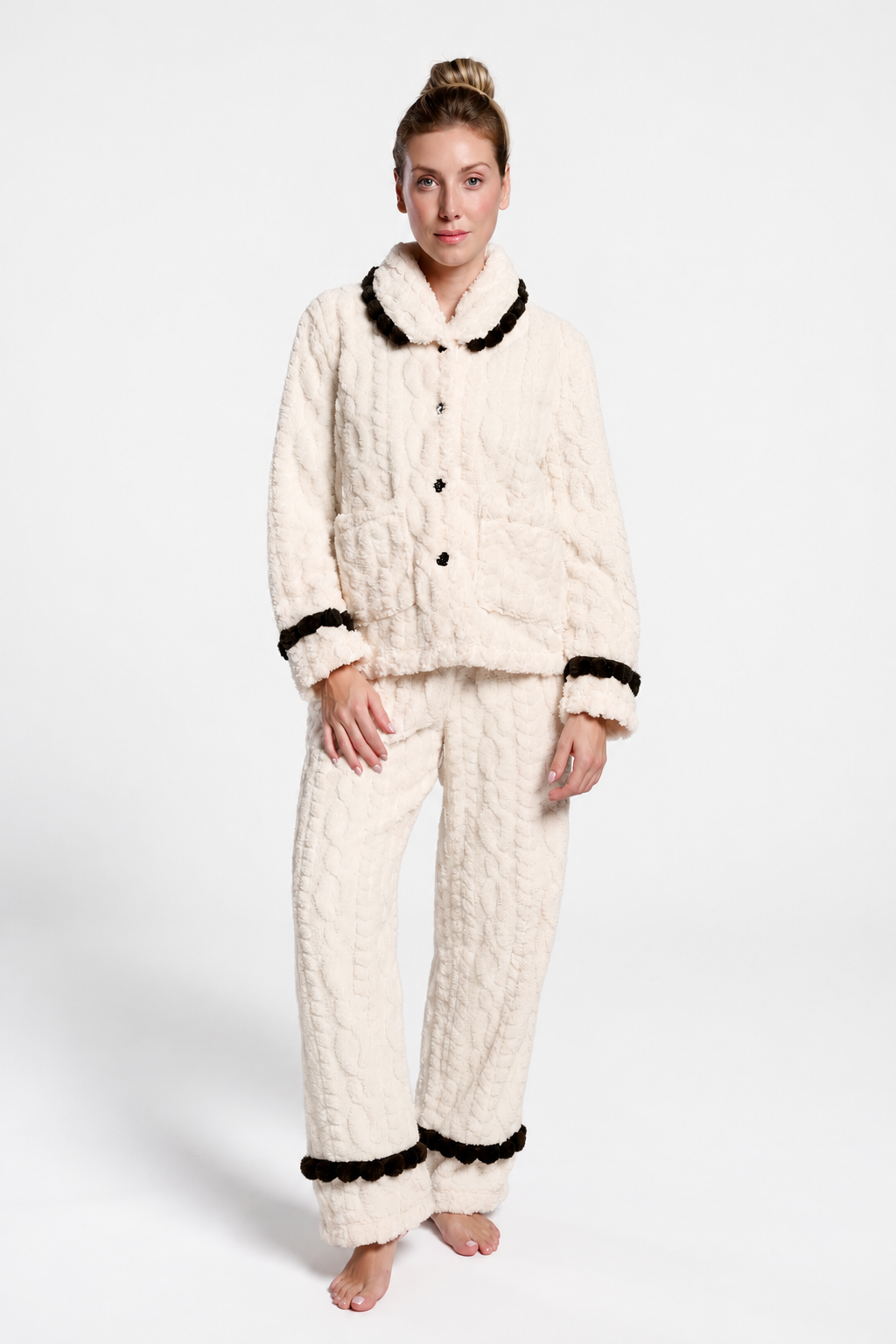 Pijama largo polar borreguito donna blanco detalles negro