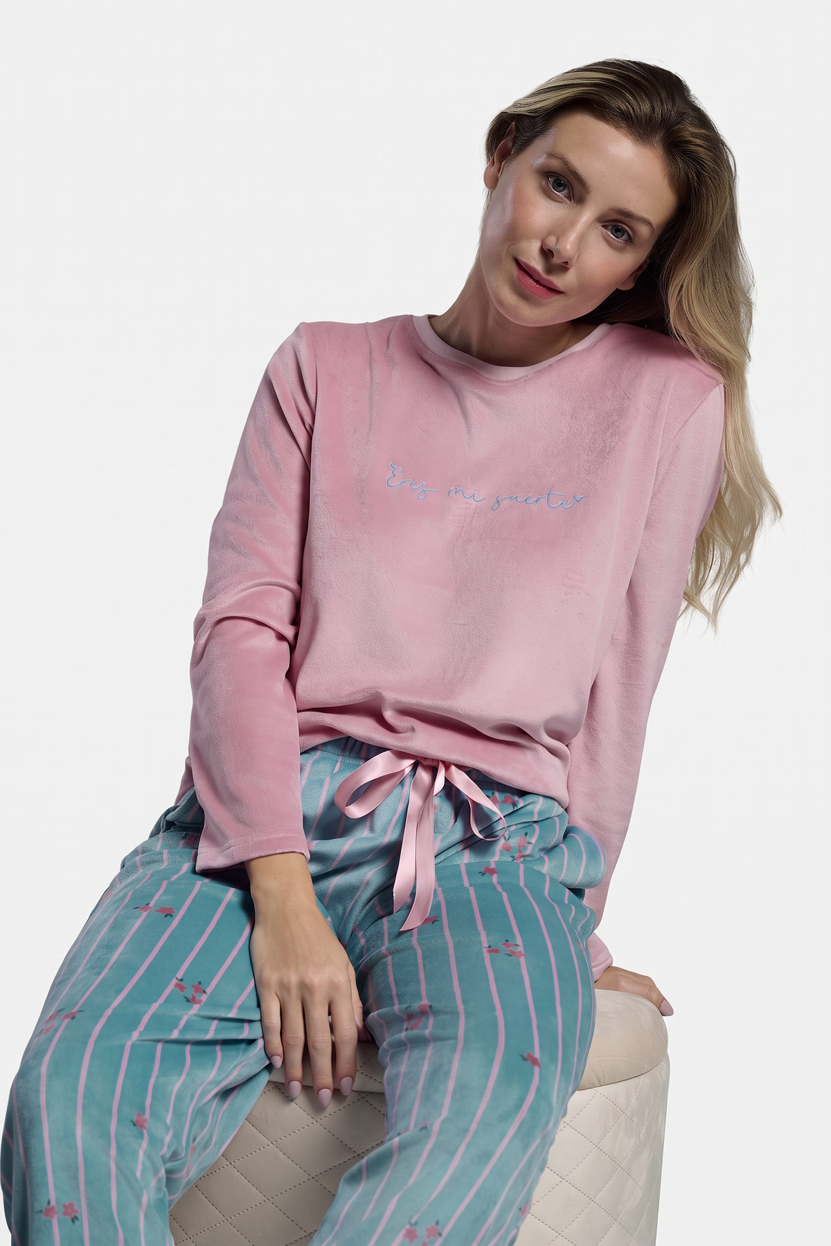 Pigiama lungo de terciopelo donna maglia rosa y pantaloni stampa